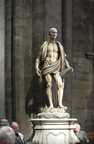 DSCN9678+Statue+des+geh%C3%A4uteten+Hl.+Bartholom%C3%A4us+-+1562